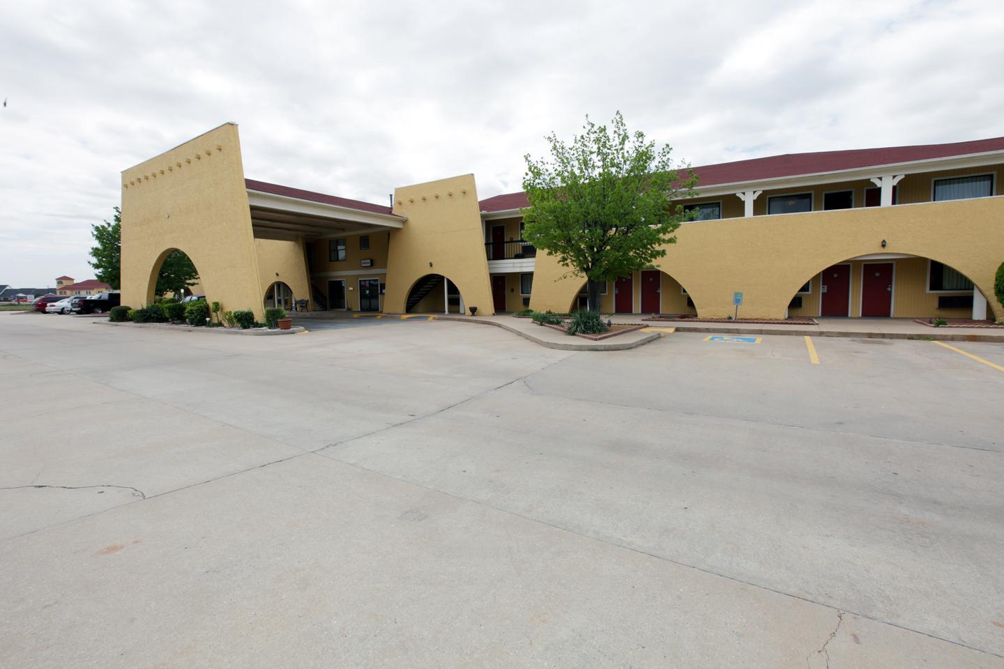 Americas Best Value Inn & Suites Yukon Oklahoma City 31/32