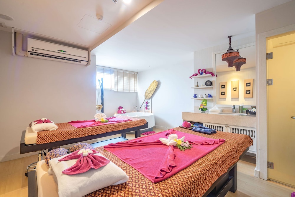 Ramada By Wyndham Phuket Deevana 35/70