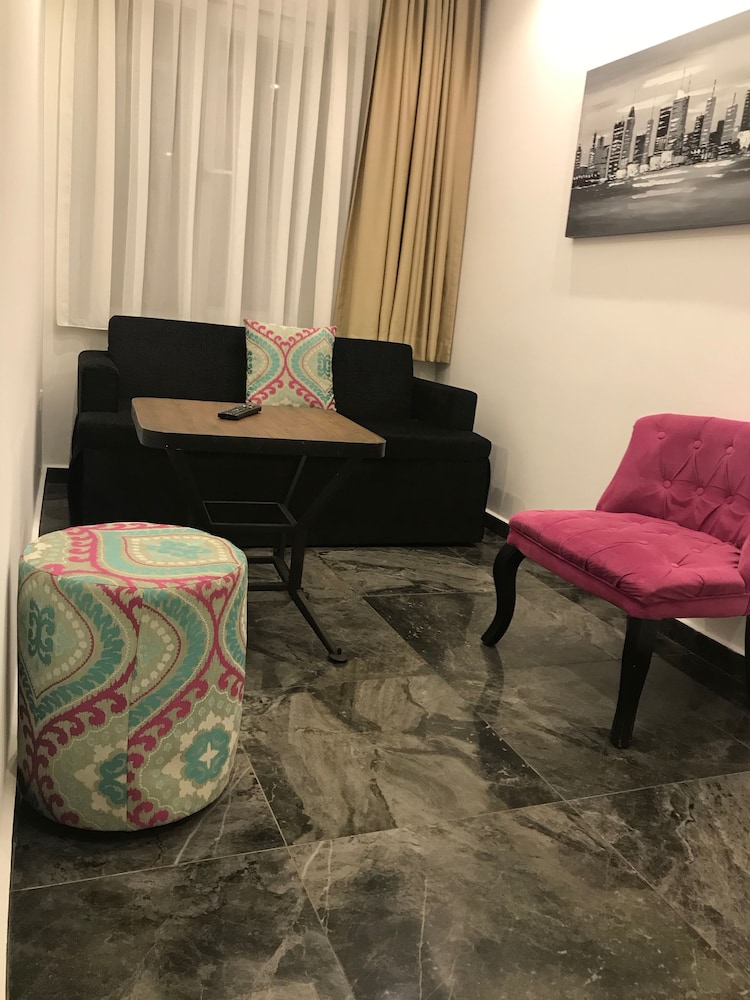 B Guest Hotel 43/66