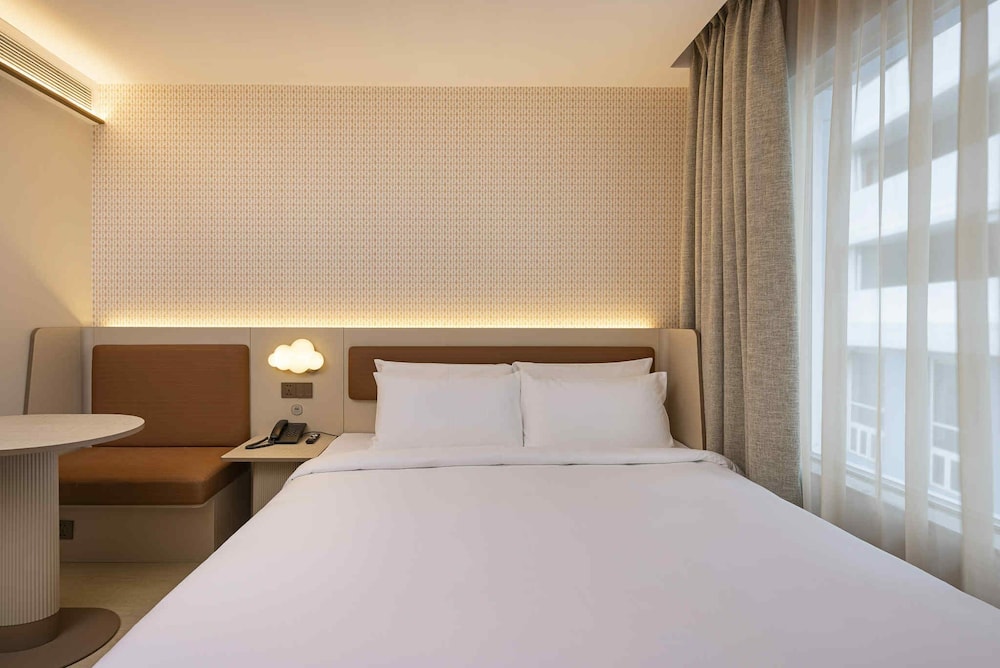STANDARD, KING BED