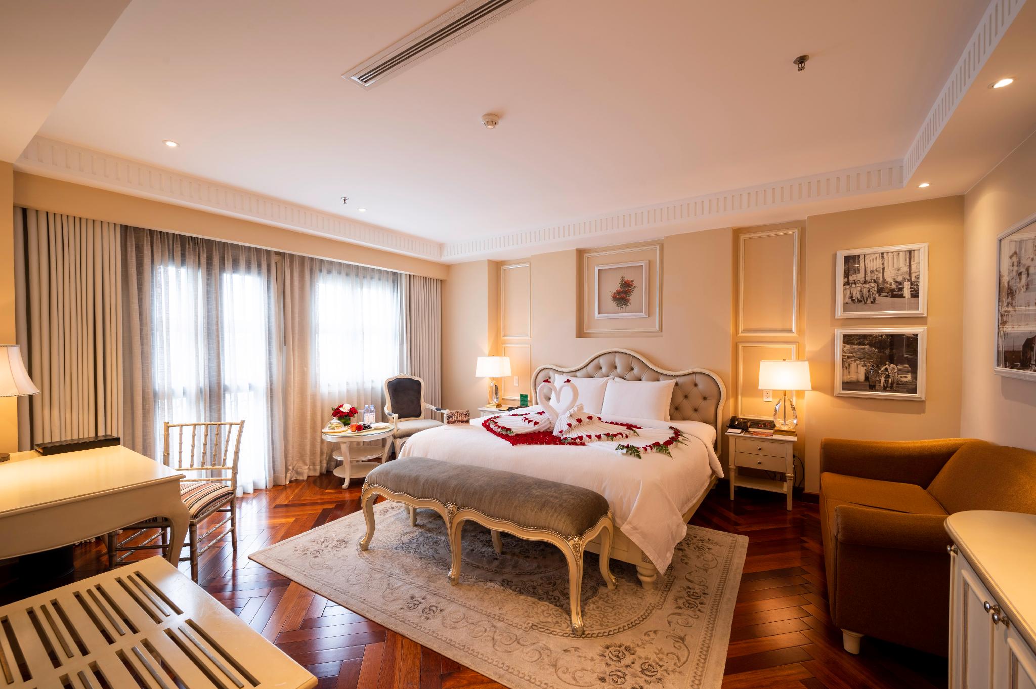 Colonial, Deluxe, City View