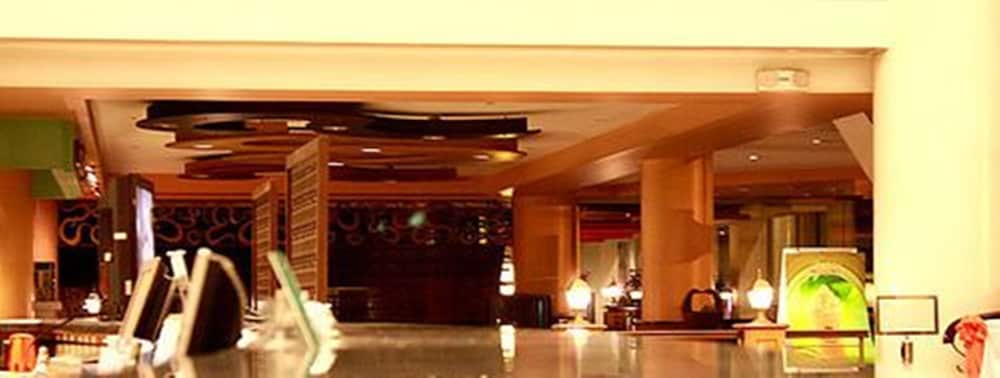 Hotel Supreme Convention Plaza 2/36