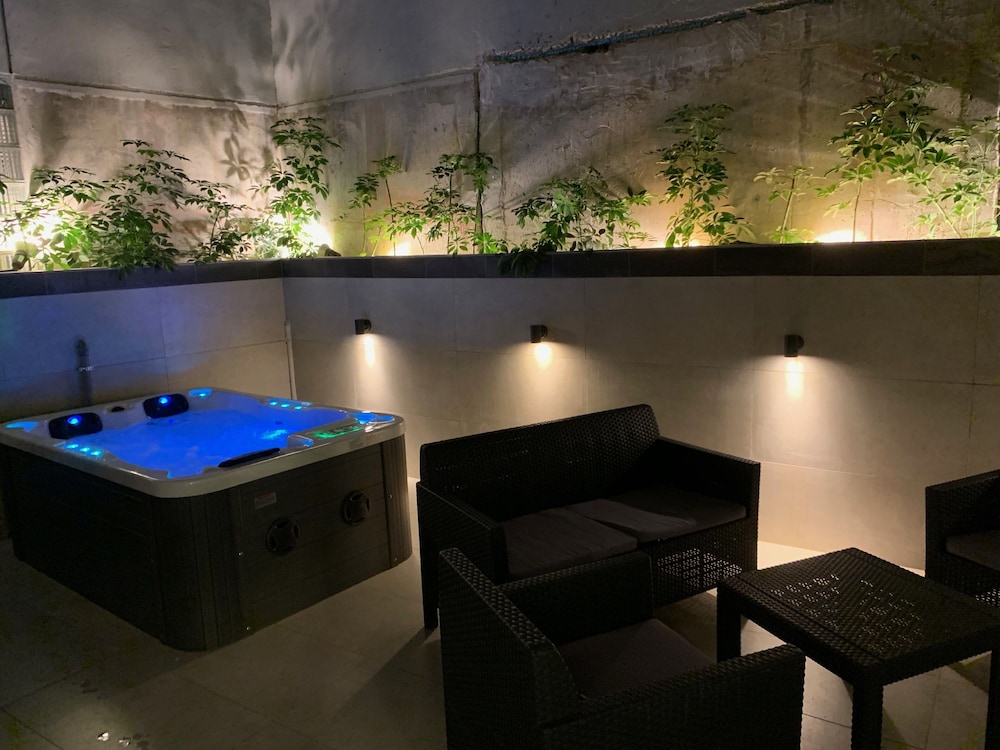 47 Luxury Suites 44/73