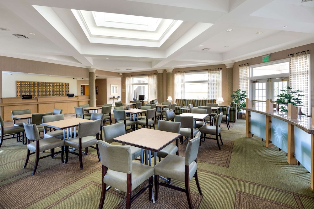 La Quinta Inn and Suites by Wyndham Greenville Haywood 50/68