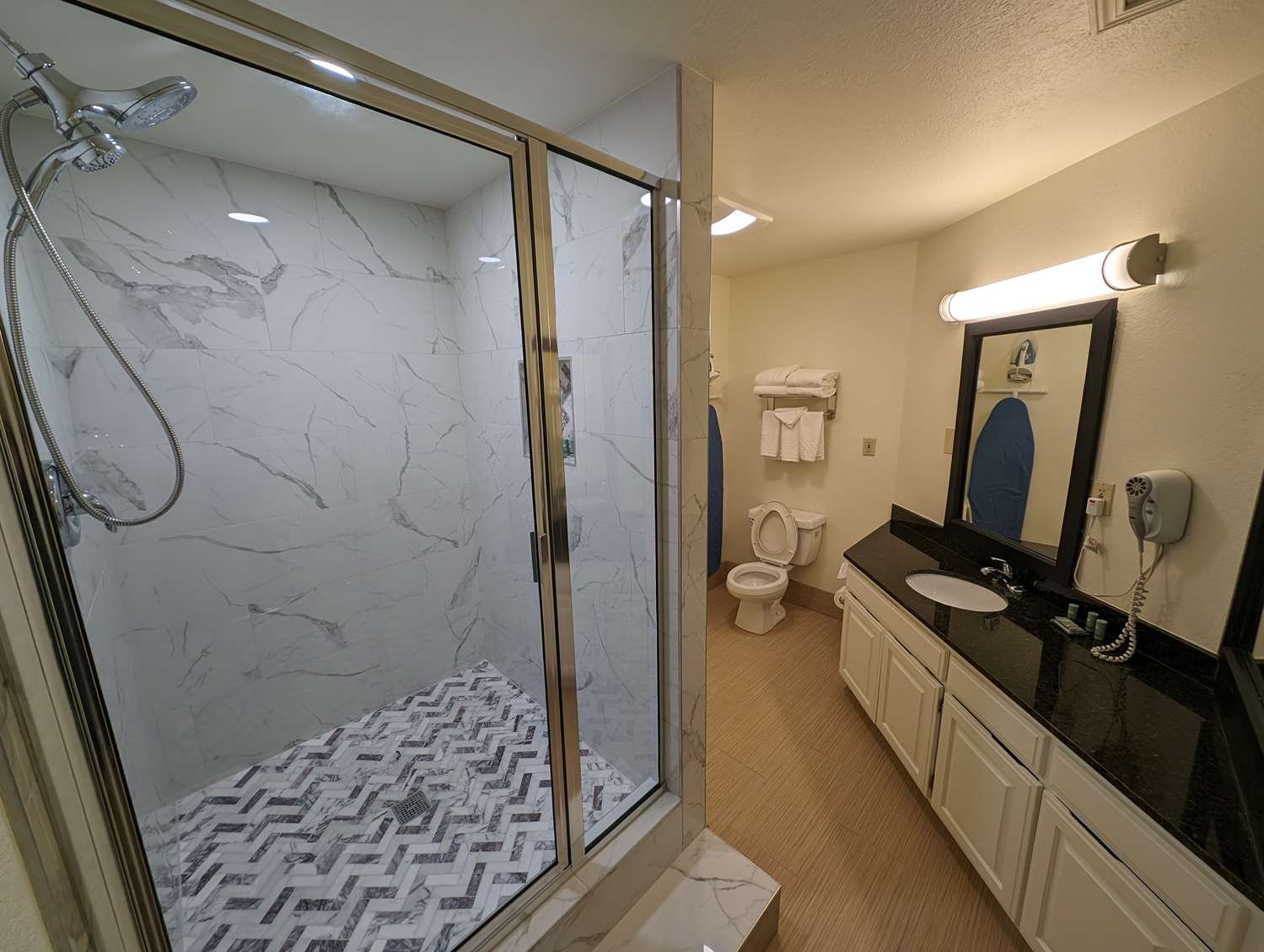 Best Western Windsor Suites 32/32