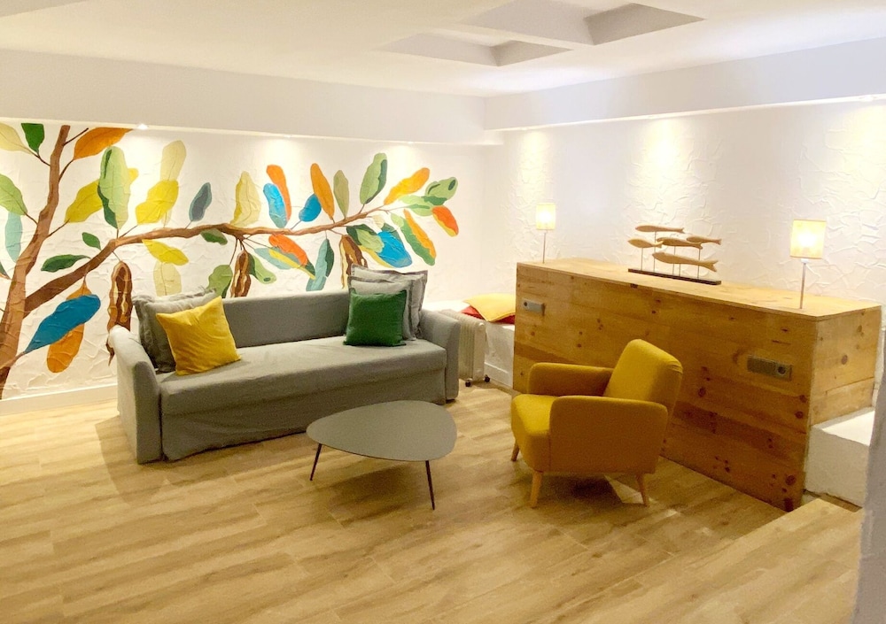 Y Hostel Mallorca - Albergue Juvenil 24/33
