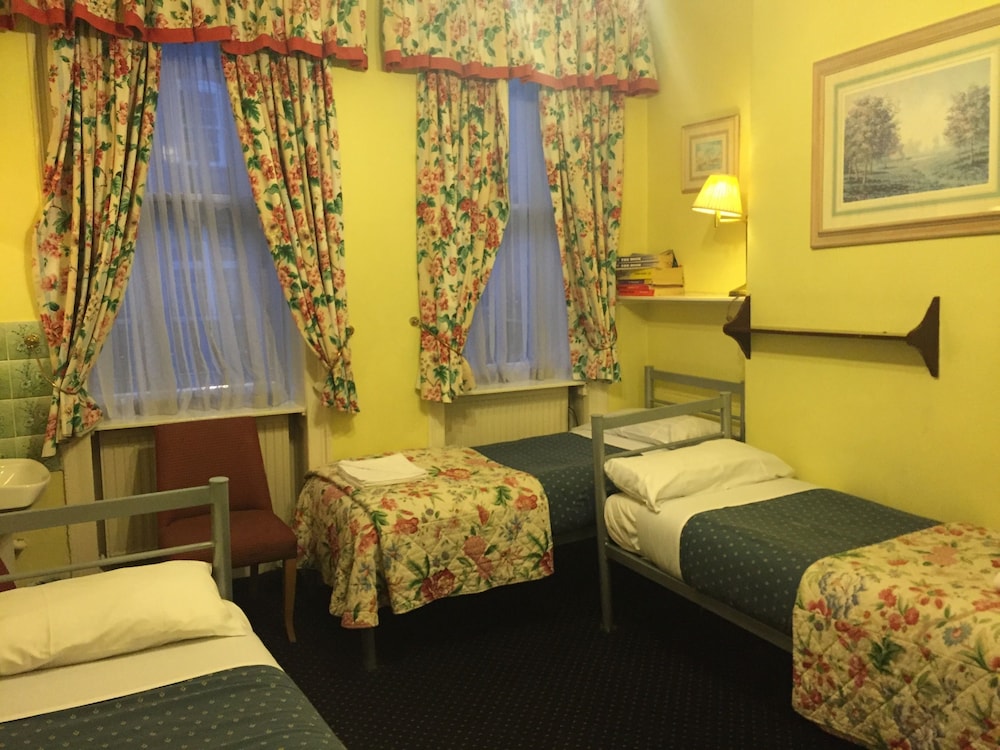 Albany Hotel 46/63