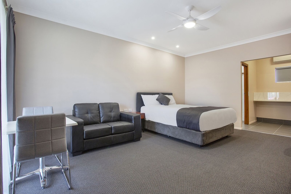Manifold Motor Inn 18/26