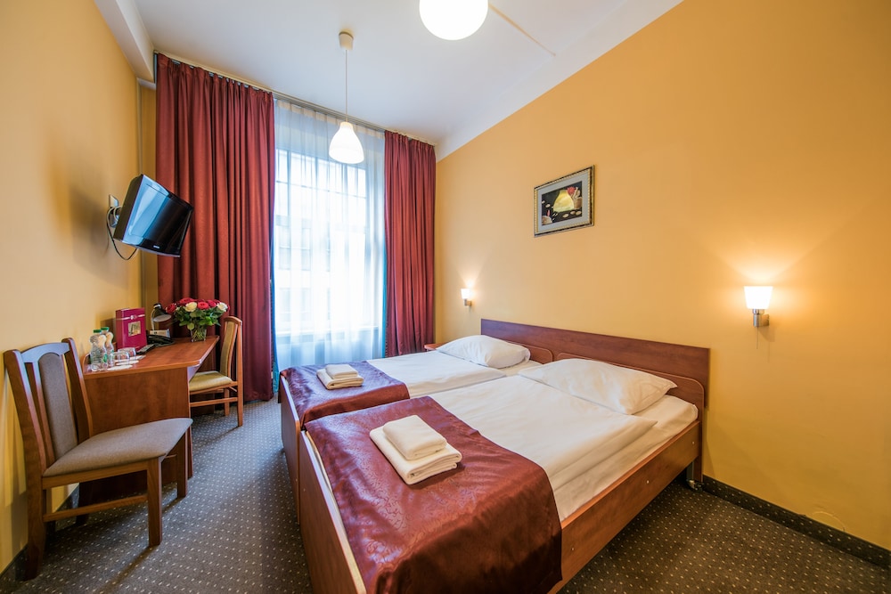 Lothus Hotel 8/45