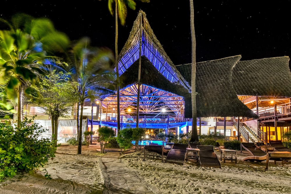Kena Beach Hotel 54/64