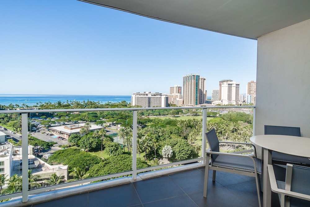 Real Select at the Ritz Carlton Residences, Waikiki Beach 46/50