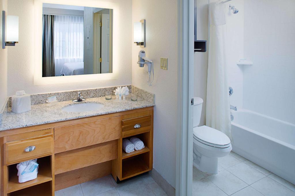 2 Bedrooms, Suite, King Bed, 2 Queen Beds, 2 Bathrooms، Homewood Suites By Hilton Albuquerque 3/5