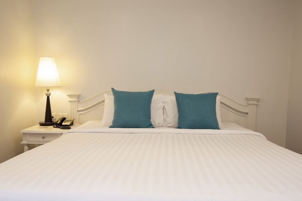 C H Hotel 17/49