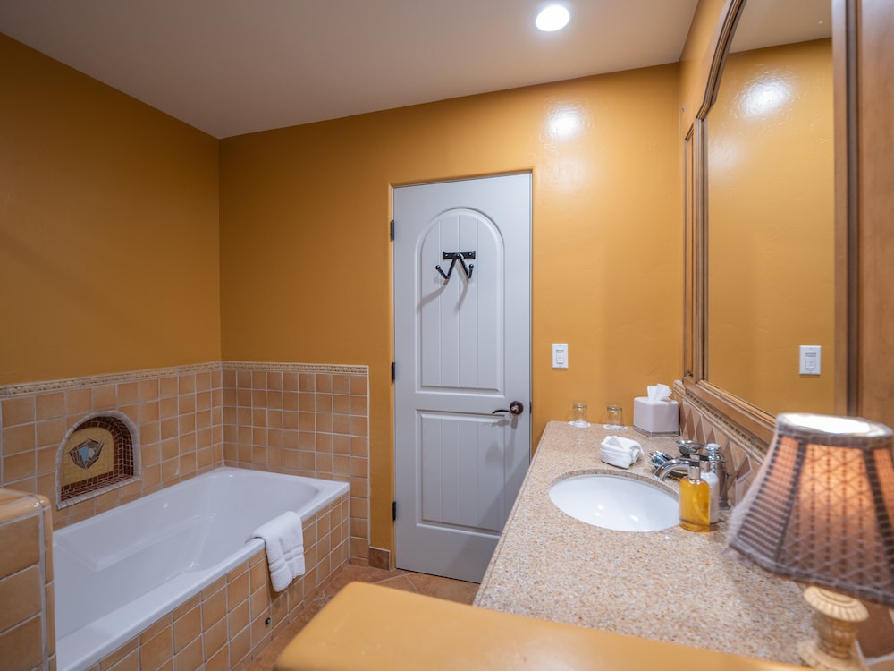 Su Nido All Suites Boutique Inn 61/64