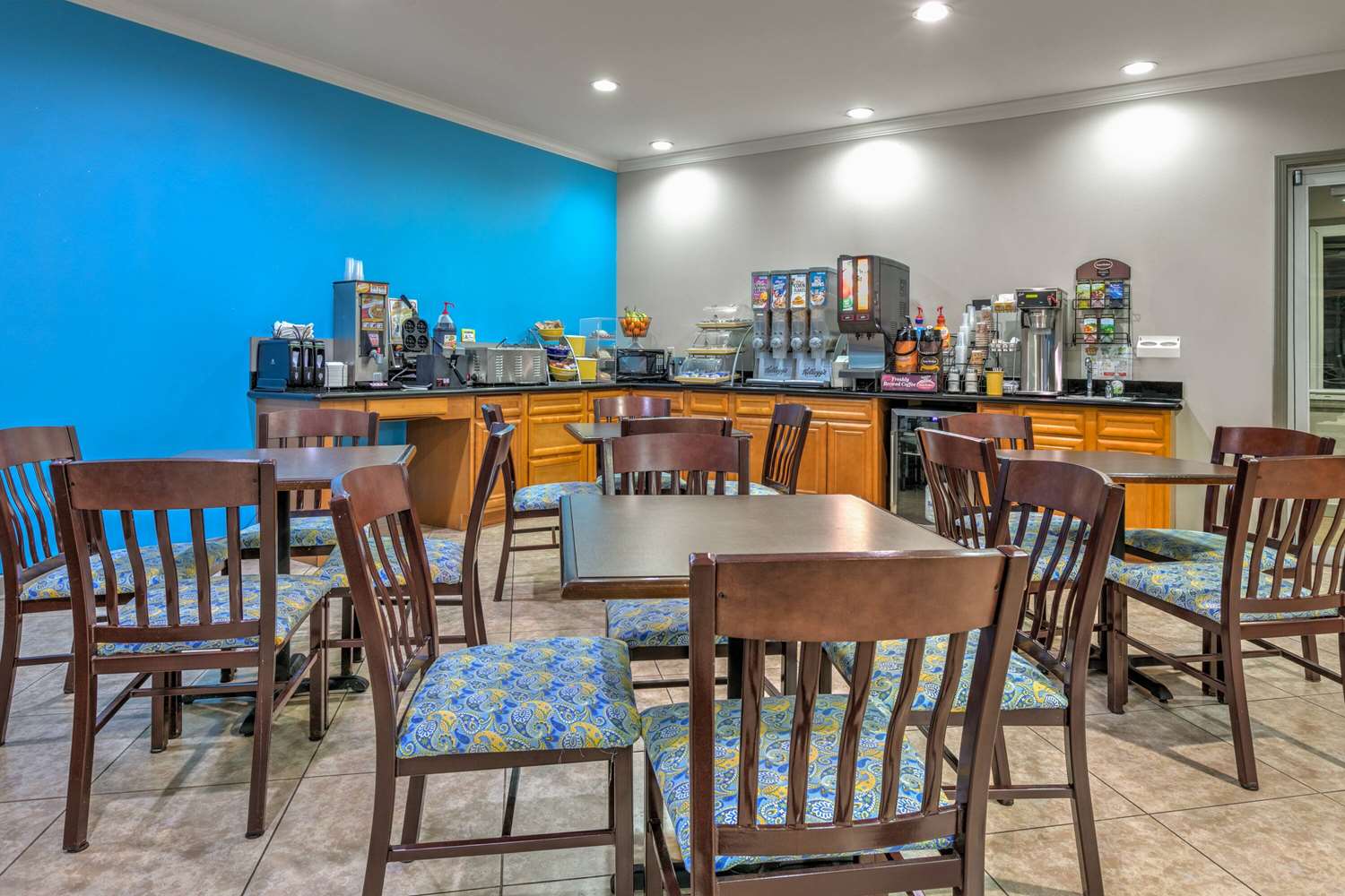Days Inn & Suites By Wyndham Cabot 37/56