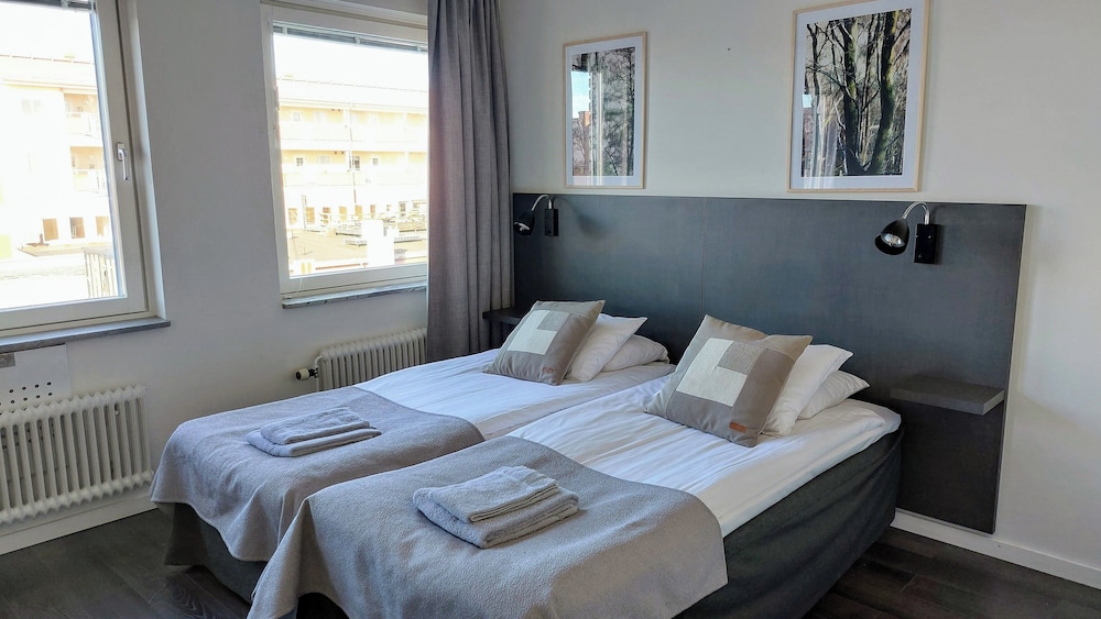Hotel Bishops Arms Mora 12/44