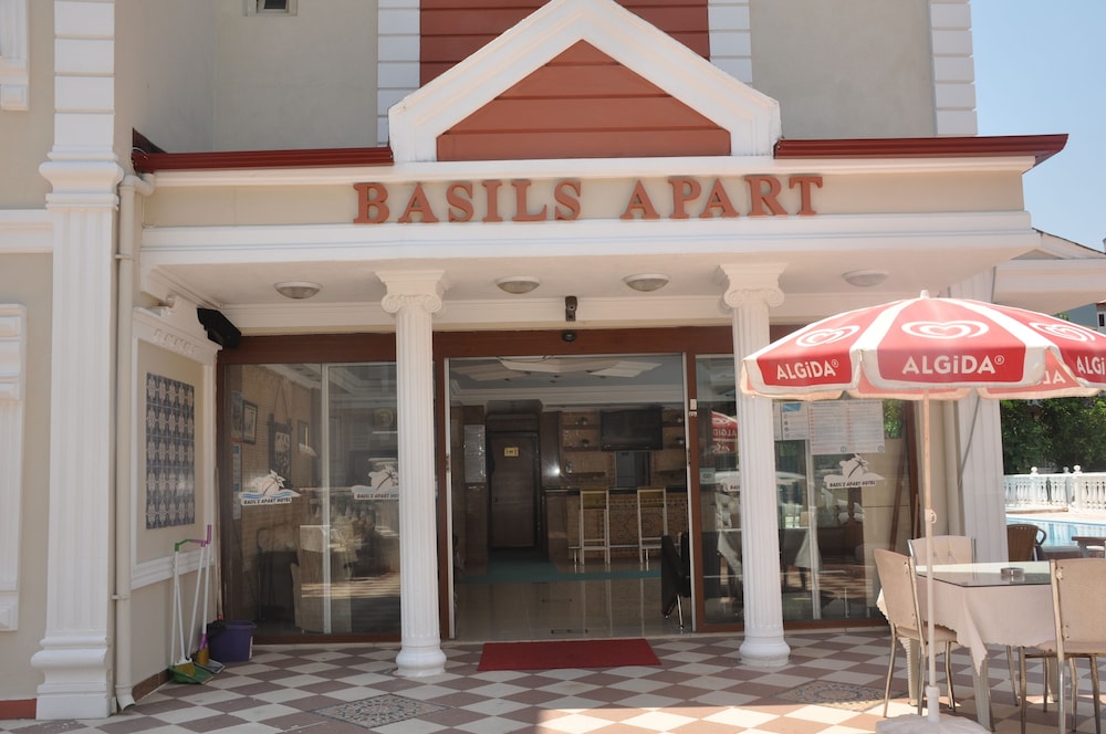 Basil's Apart Hotel 4/51