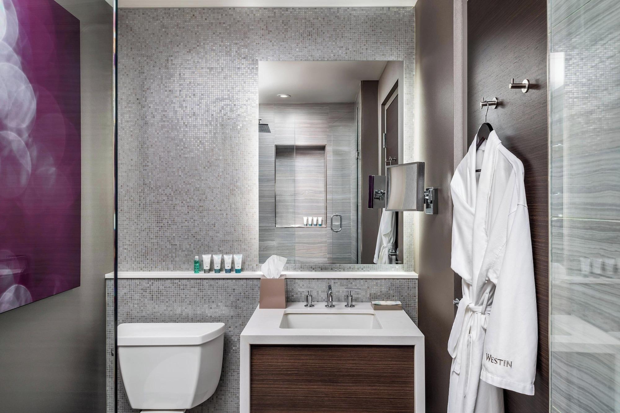 جناح بإطلالة على المدينة بغرفة نوم واحدة، The Westin Harbour Castle, Toronto 2/2