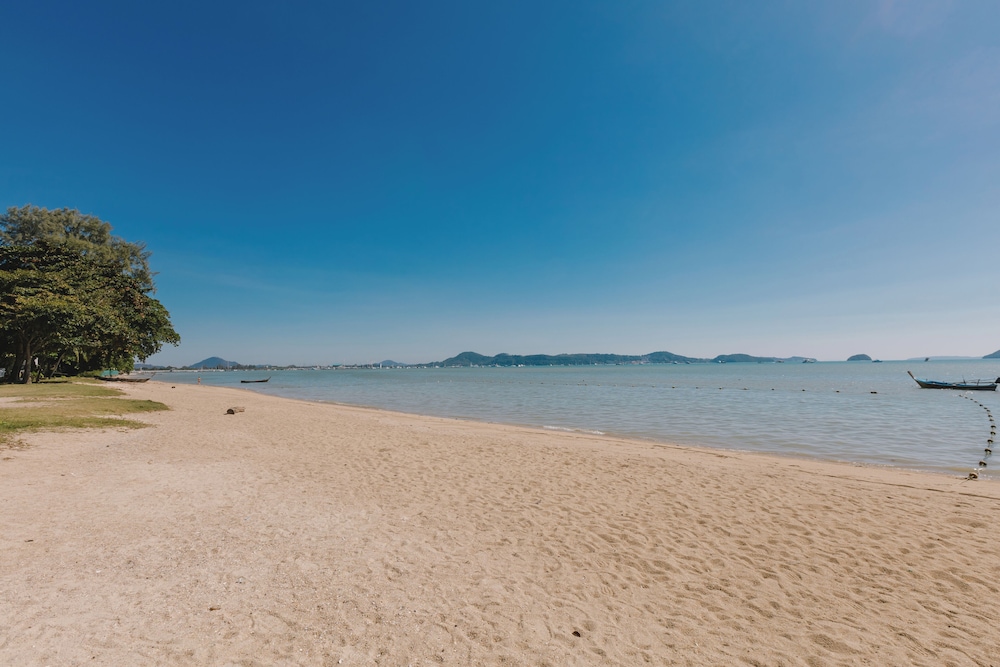 Blue Beach Grand Resort and Spa 46/48