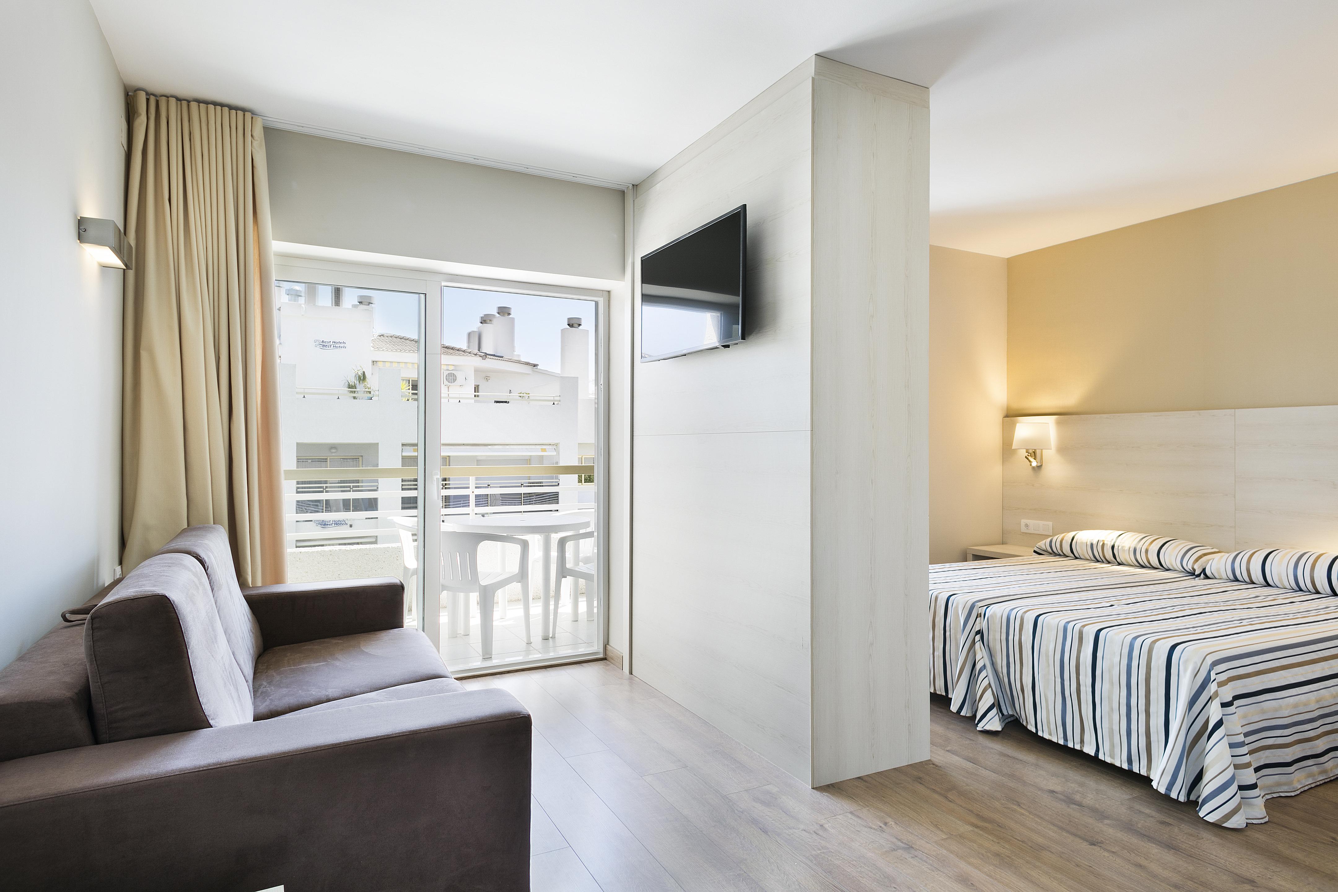 Standard, Double Bed, Balcony or Terrace