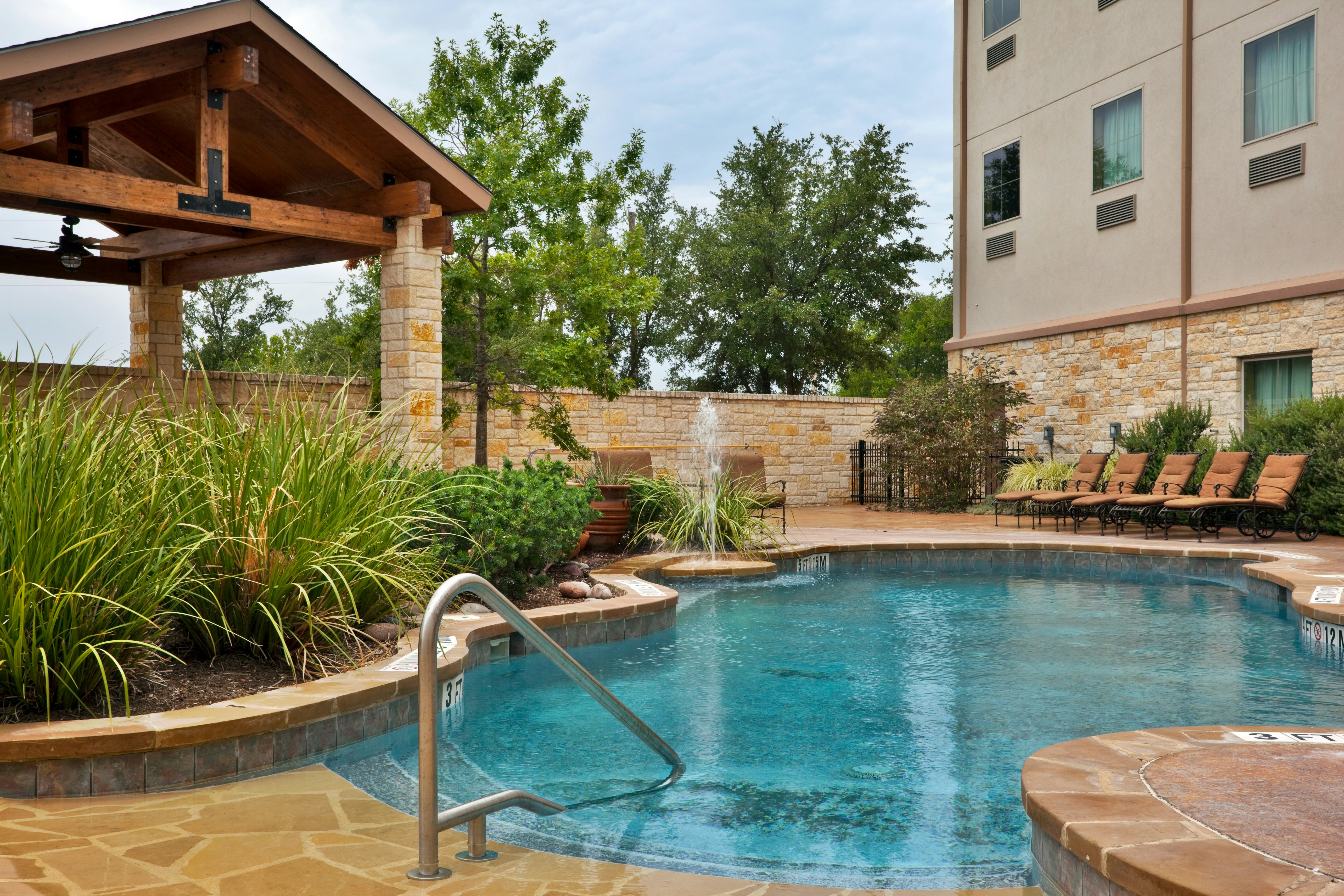 Holiday Inn Express Salado-Belton 45/45