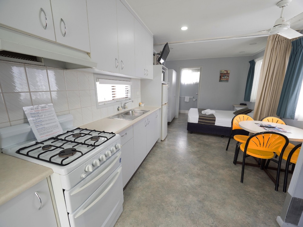 Alex Beach Cabins and Tourist Park 22/50