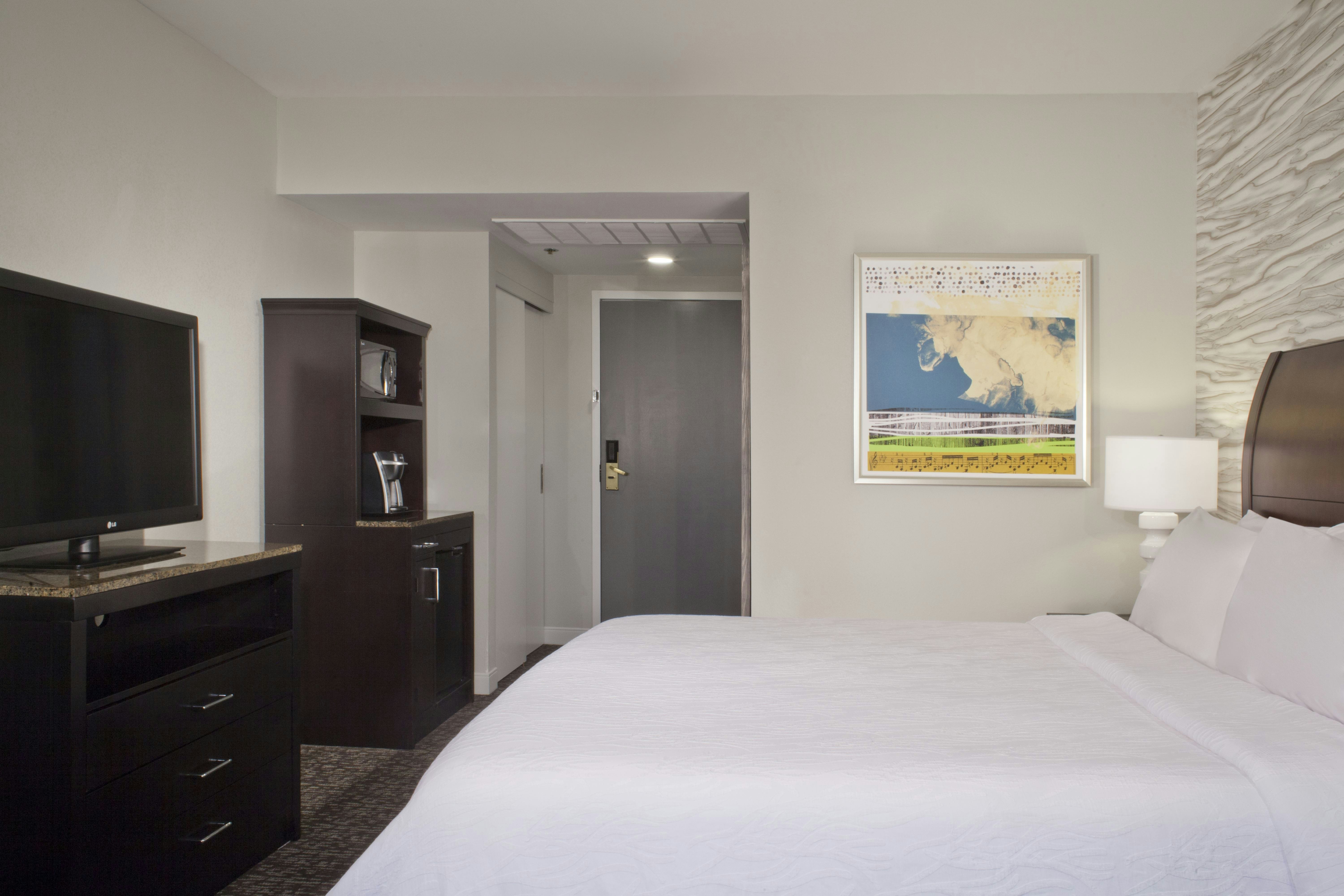 Room, King Bed, Atrium View