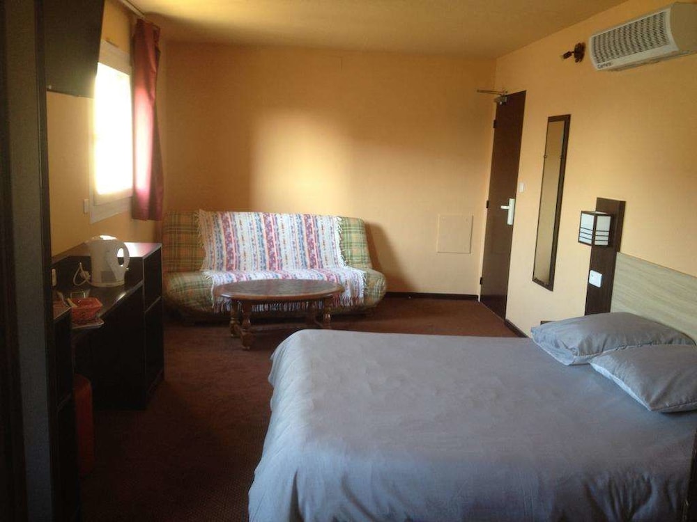 BRIT HOTEL SAINT-QUENTIN 14/53