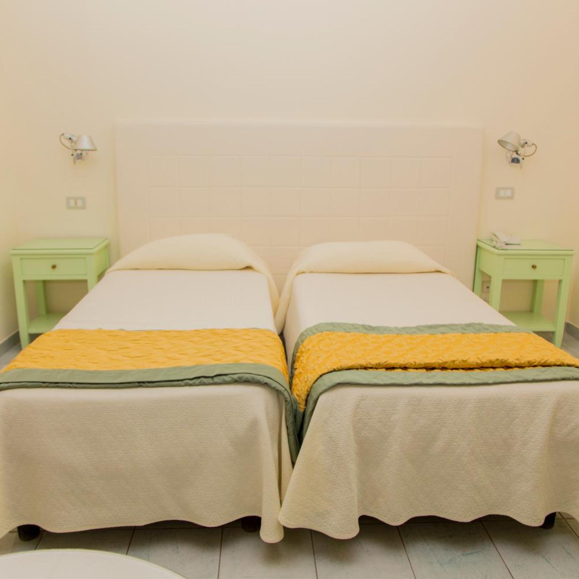 Inner, Twin Beds, with View