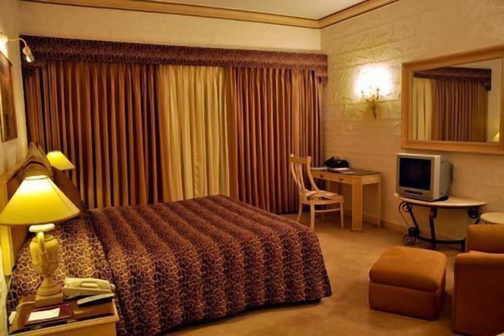 GOLDEN PALMS SPA 16/28