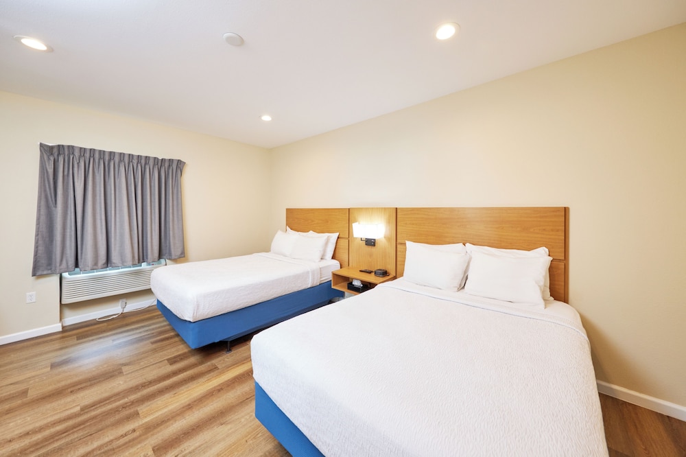 Penthouse, 2 Queen Beds, Beach Front, Sofa, Kitchen