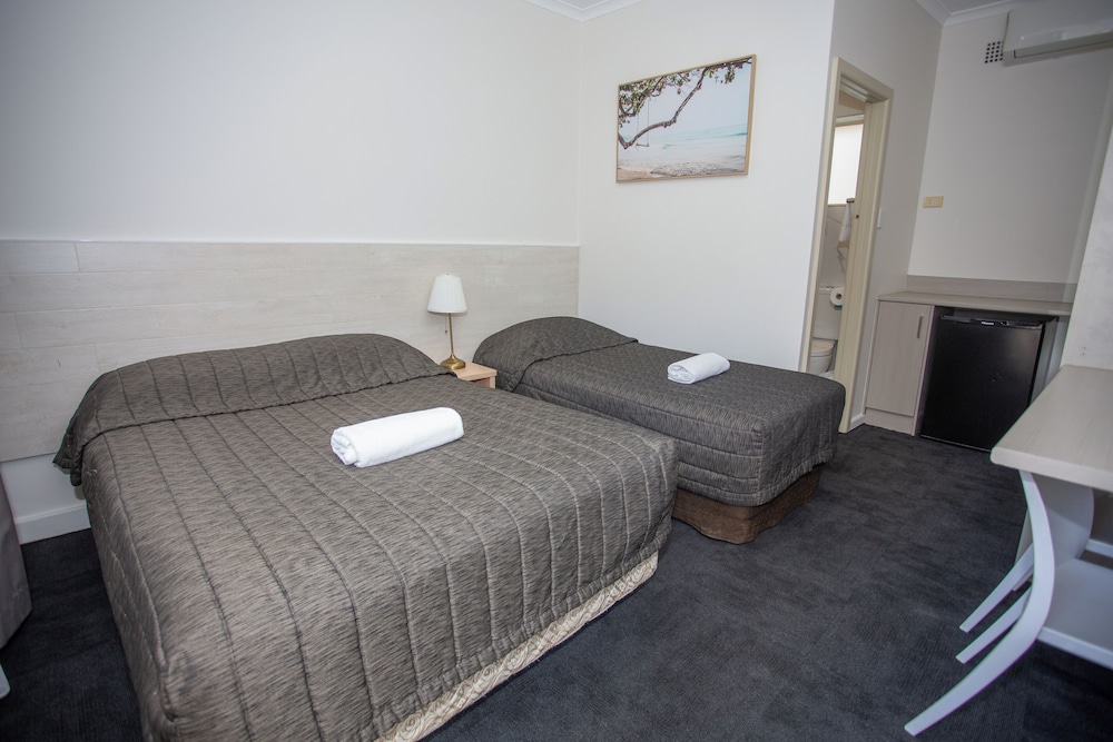 Westside Motor Inn 23/57