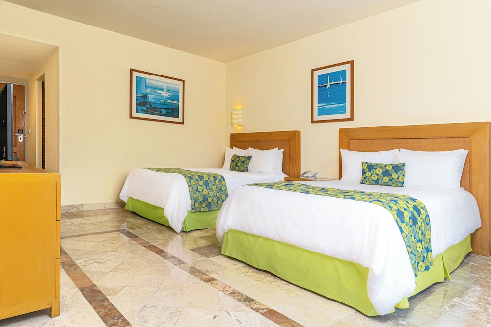 Krystal Vallarta 37/69