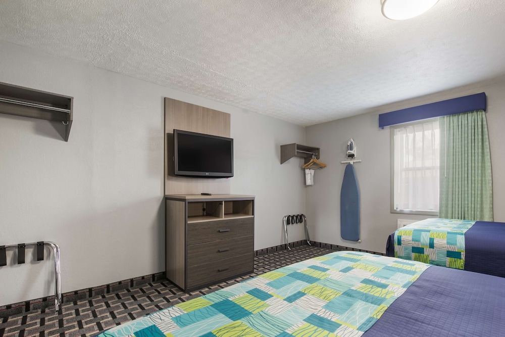 Knights Inn & Suites Salem, IN 15/29