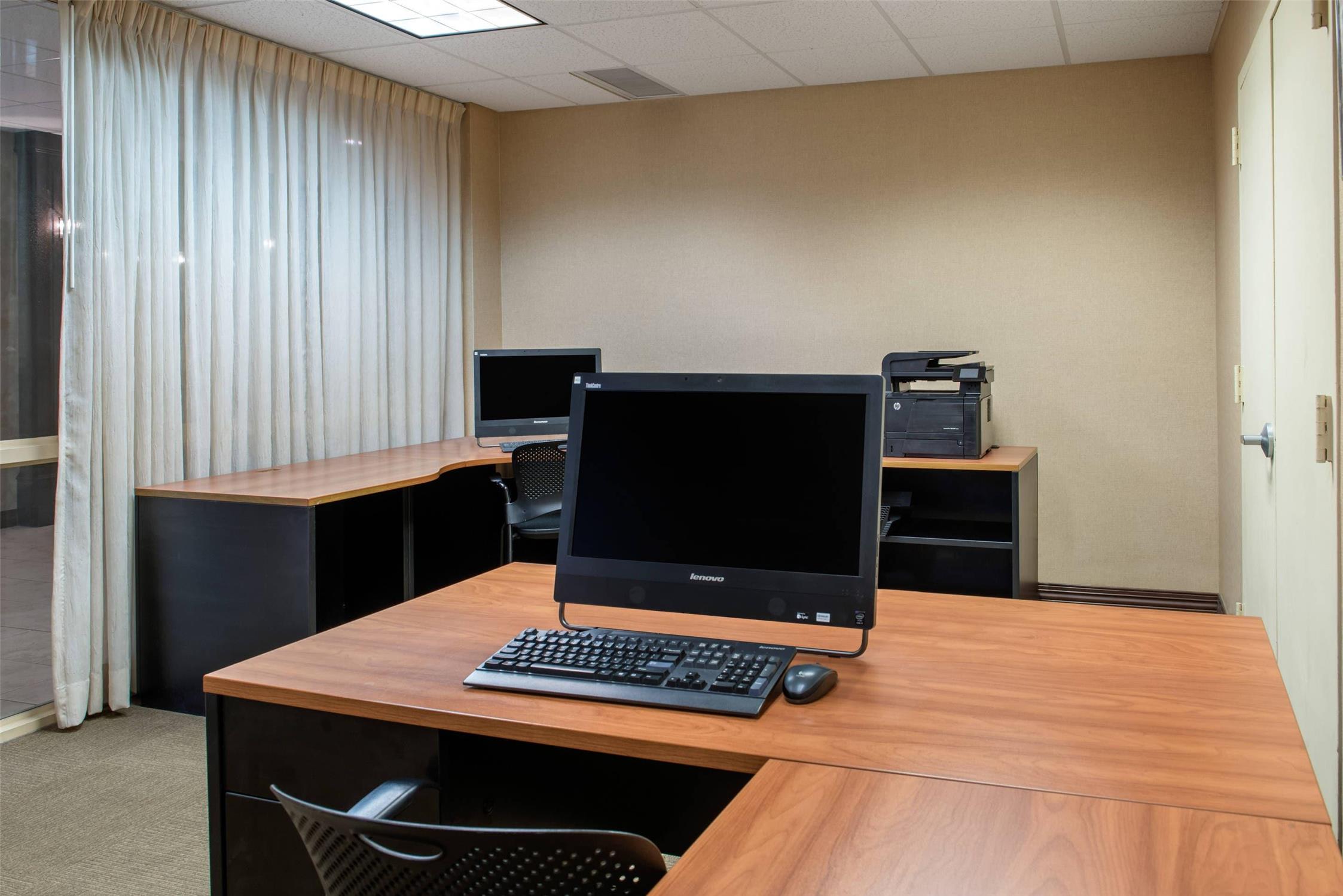 Quality Hotel Conference Center Cincinnati Blue Ash 39/45