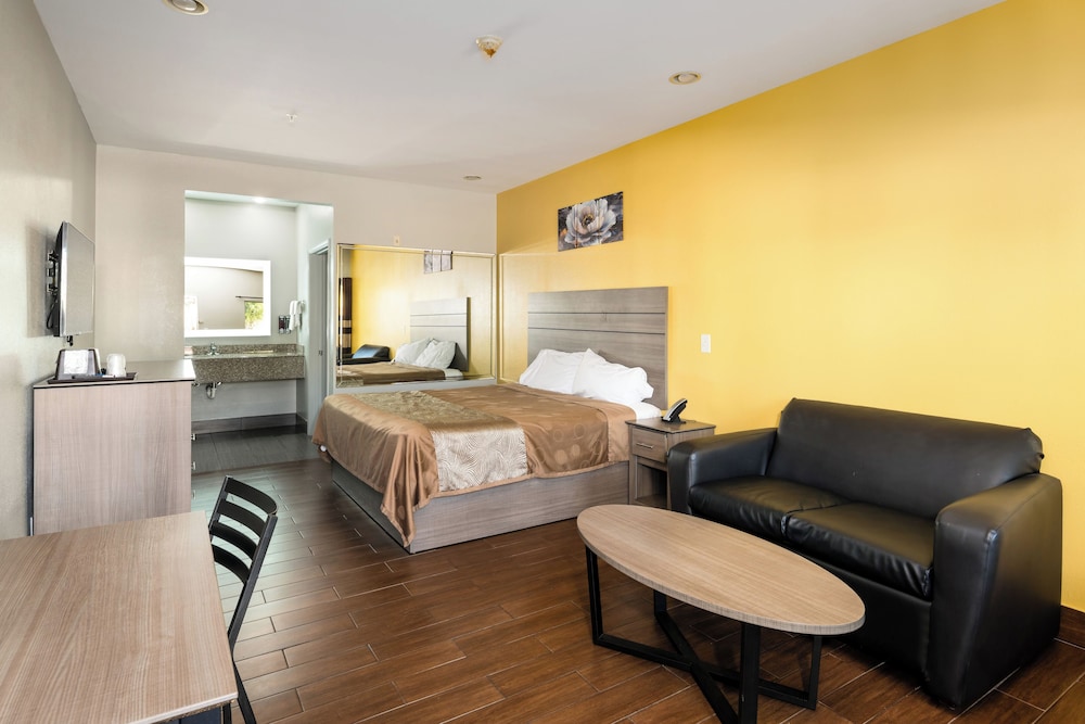 Moonlight Suites 44/65