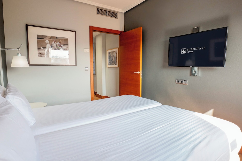Family, Single, Twin Beds 3/5