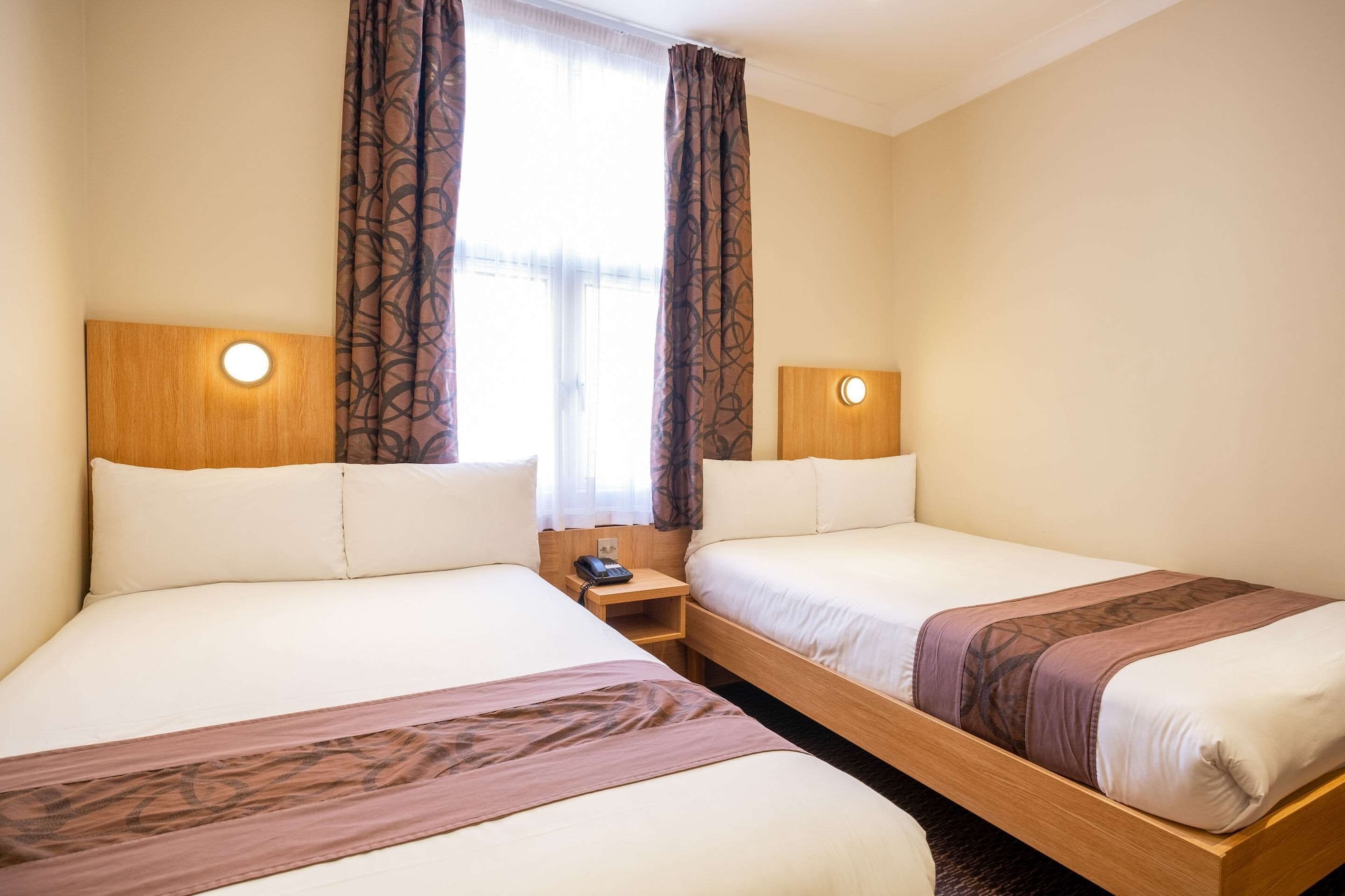 ROOM, 1 SINGLE AND 2 DOUBLE BEDS