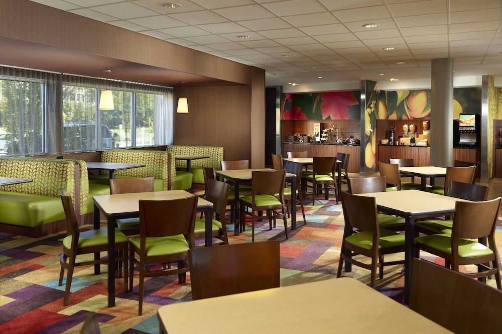 Fairfield Inn Suites Fayetteville North 35/50