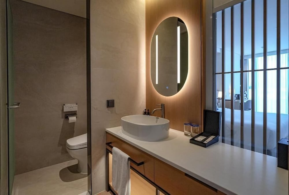 Room, King Bed, Partial Lake View, Private Infinity Pool، Homm Marina Sokcho 2/3