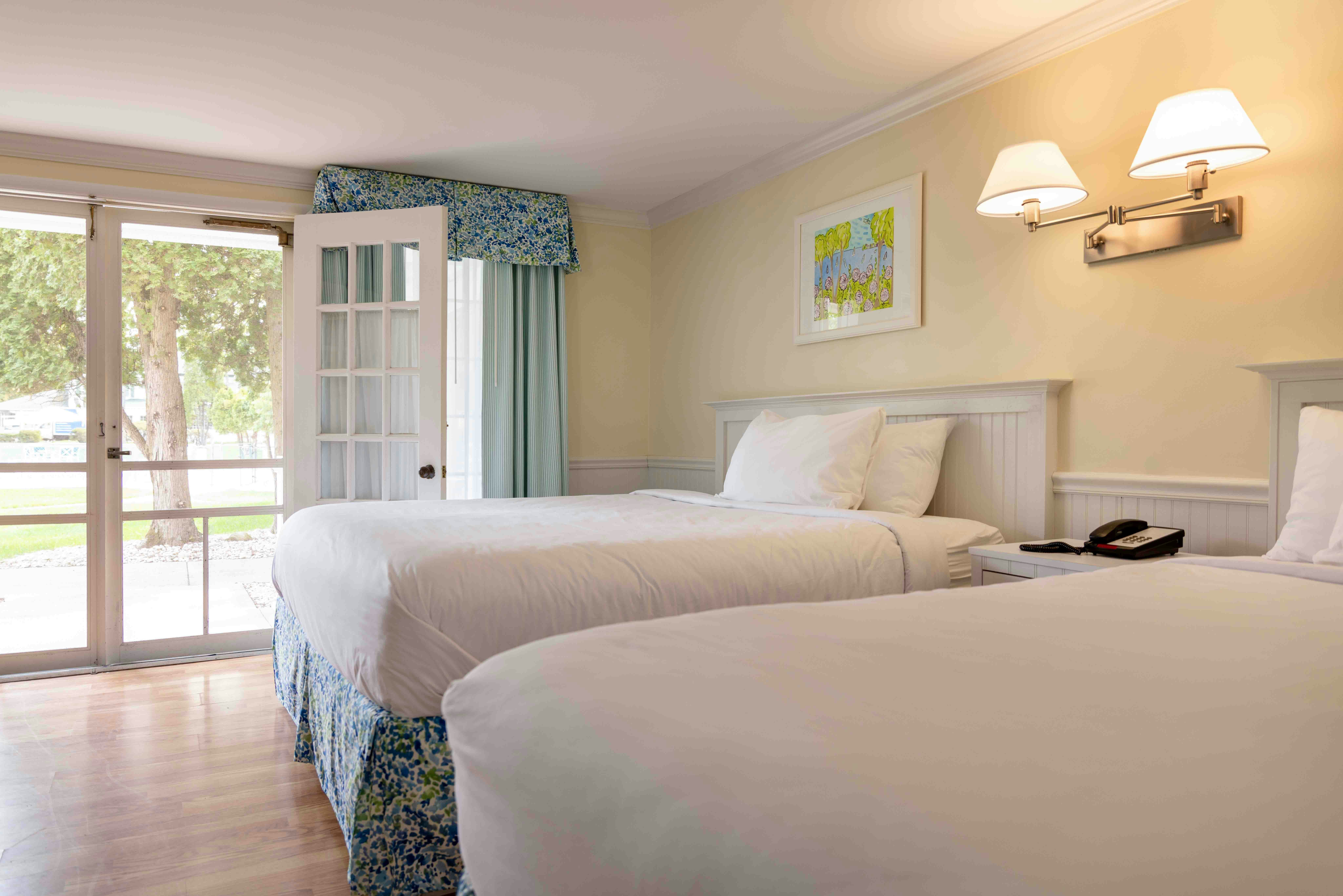 Colonial Inn in Harbor Springs 20/57