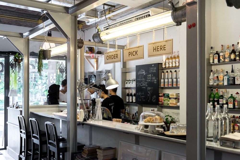 Good One Hostel & Cafe Bar 48/66