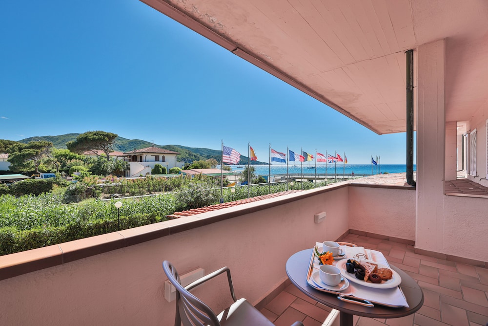 Hotel Riva Del Sole 56/70