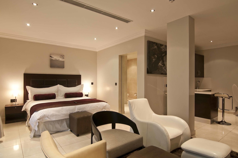 Leola Suites 10/37