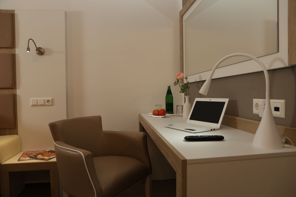 Confour Hotel 45/50