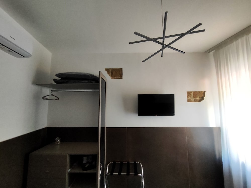 Cloister Inn 31/45
