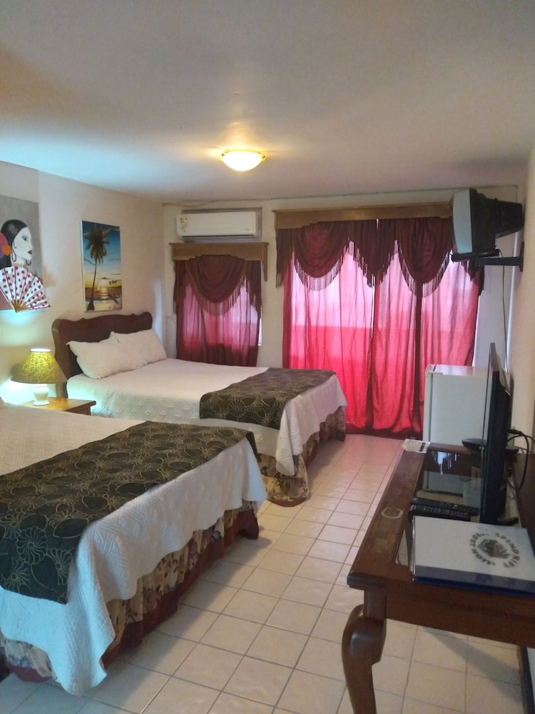 Spindrift Hotel 25/75