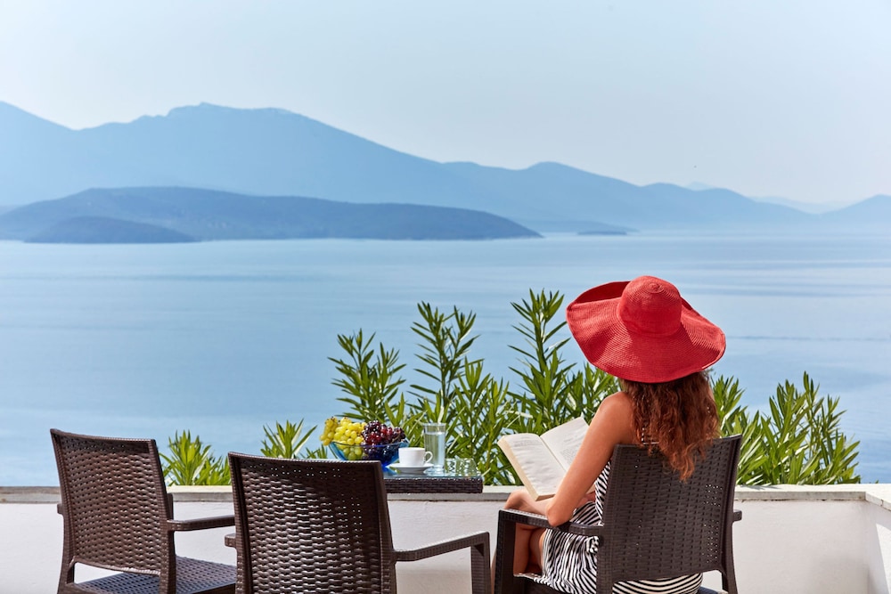 Leda Village Resort 4/50