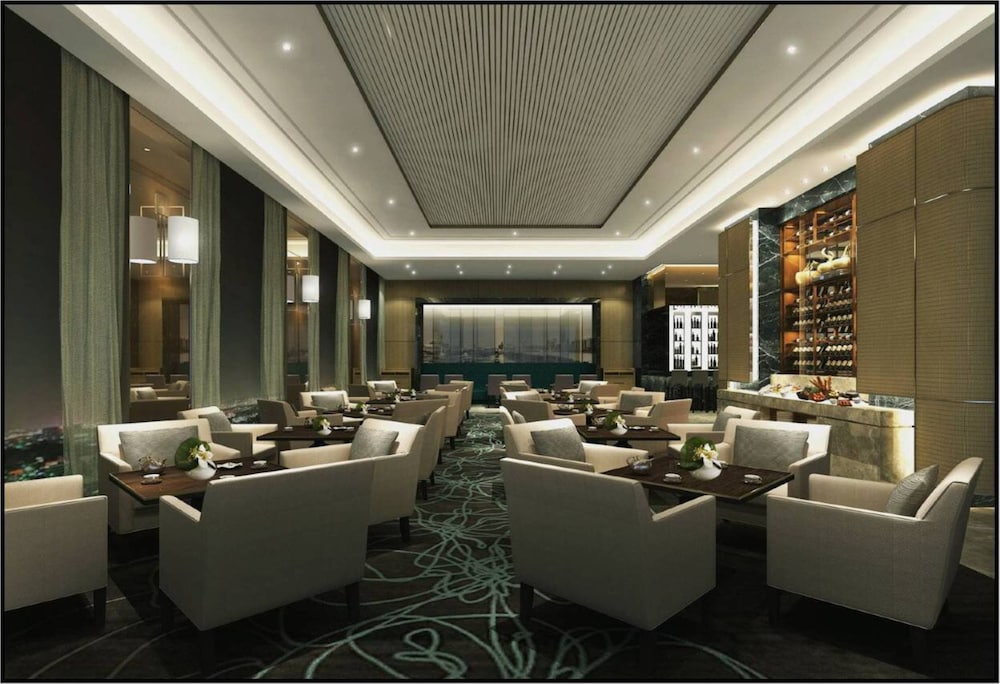 Estay Residence Poly World Trading Center 54/64