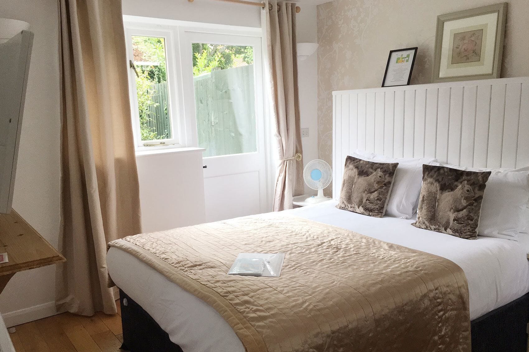 Stone, Double Bed